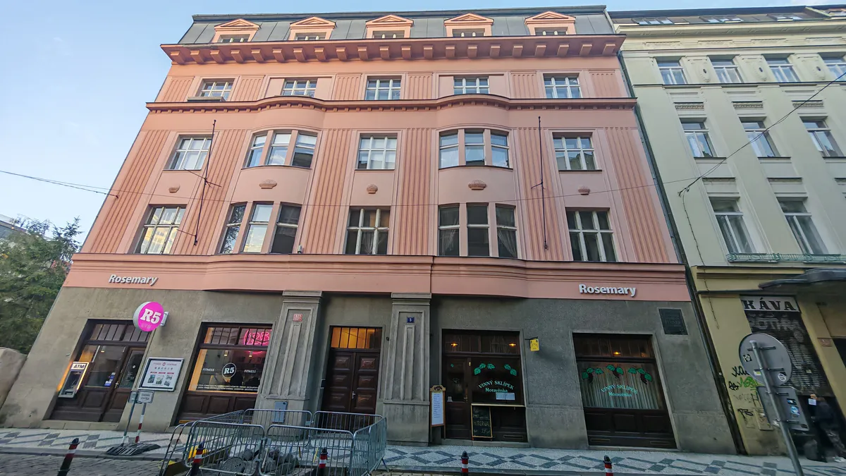 Pronájem bytu 1+1 56 m²